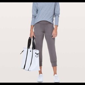 Lululemon align jogger cropped 23” in black size 10